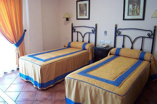 Hotel Calderon Cenes De La Vega Room photo